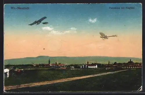 AK Wr.-Neustadt, Panorama mit Flugfeld, darüber Flugzeuge