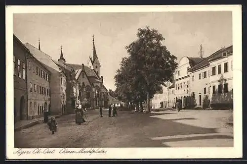 AK Aigen /O.-Oe., Passanten auf dem Oberen Marktplatz