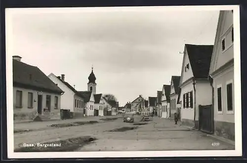 AK Eberau /Burgenland, Gaas, Strassenpartie mit Kirche