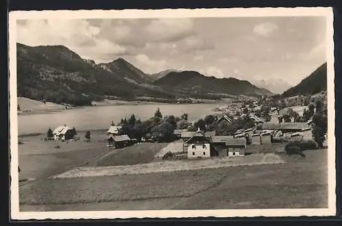 AK Neusach am Weissensee, Ortsansicht mit See und Bergen