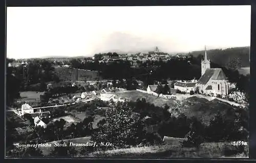 AK Drosendorf, Ortsansicht mit Kirche und Blick auf den nächsten Ort