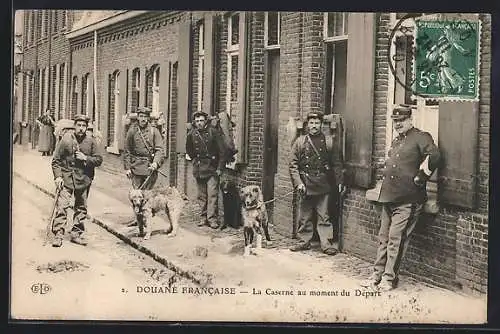 AK Douane Francaise - La Caserne au moment du Départ, Grenzpatrouille mit Diensthunden