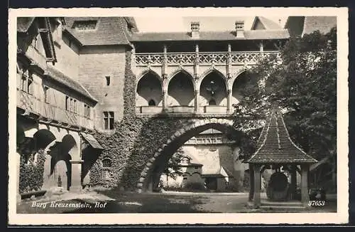 AK Burg Kreuzenstein, Hofansicht mit Brunnen