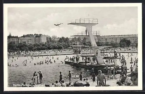 AK Berlin-Pankow, Freibad, Partie bei den Sprungtürmen