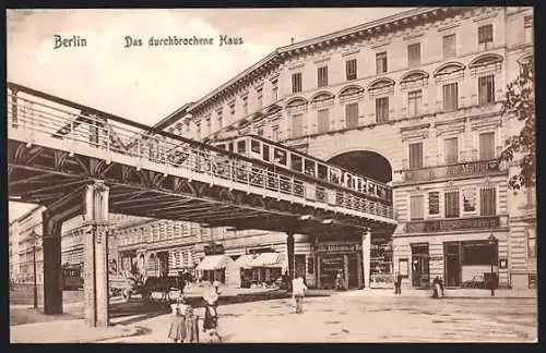 AK Berlin-Schöneberg, U-Bahn fährt durch das durchbrochene Haus auf Brücke, Gieseler Möbel Geschäft