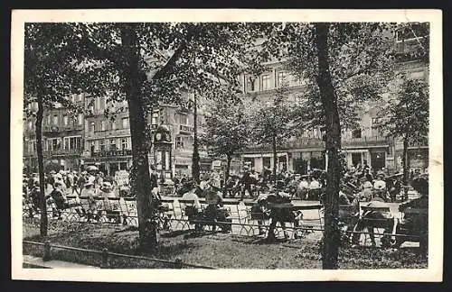 AK Berlin, Unter den Linden, Leute auf den Parkbänken