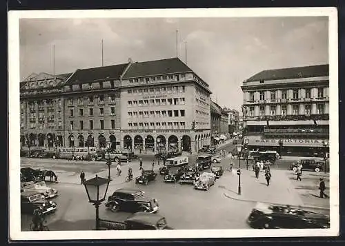 AK Berlin, Blick auf Unter den Linden Ecke Friedrichstrasse mit Haus der Schweiz