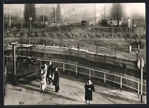 AK Berlin, Potsdamer Platz mit der Mauer