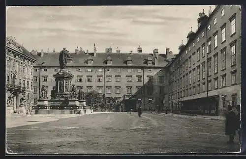 AK Wien, Burghof mit Denkmal