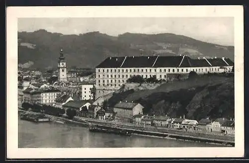 AK Linz a. D., Schlosskaserne mit Fluss