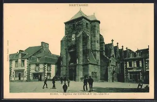 AK Corlay / Bretagne, Kirche mit Fussgängern