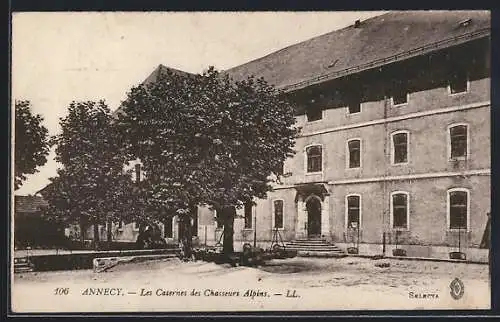 AK Annecy, Les Casernes des Chasseurs Alpins, französische Alpenjäger Kaserne in Annecy