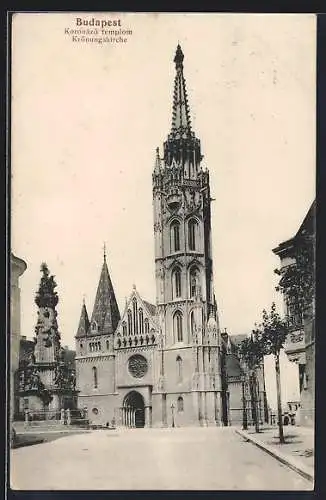 AK Budapest, Krönungskirche mit Strassenpartie