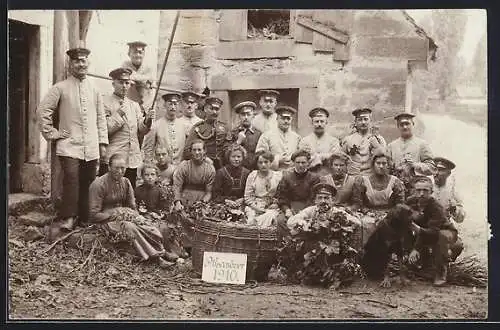 Foto-AK Bonndorf, Einwohner bei der Hopfenernte in 1910