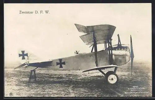 Foto-AK Sanke Nr. 1042: Zweisitzer D.F.W. am Boden