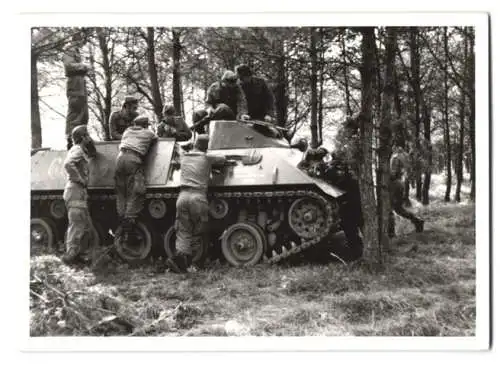 Fotografie Panzer - Transportpanzer, Tank der Bundeswehr & Soldaten im Wald