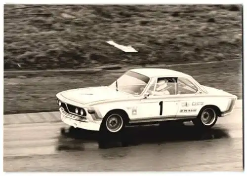 Fotografie Auto BMW 3.0 CSL Renncoupe Startnummer 1 pilotiert von Harald Menzel auf dem Nürburgring 1970, 1000KM Rennen