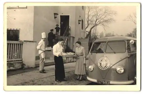 Fotografie Otto Blum, Hamburg, Ansicht Hamburg, Volkswagen VW T1 Transporter des Atlantic Hotel Hamburg