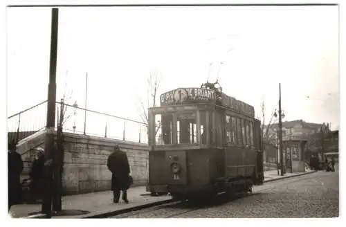 Fotografie französische Strassenbahn der Linie 1 mit Haltestelle Parc