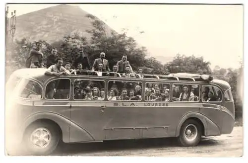 Fotografie Ausflugsbus der S.L.A. Lourdes, 1948