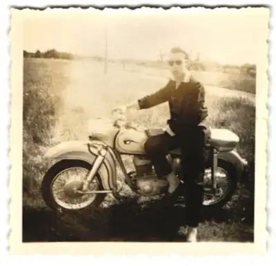 Fotografie 2.WK, Foto-Günther, Finow, MZ Motorrad im Sommer 1958