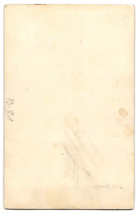 Fotografie junge Frau in Bademode mit Sonnenschirm 1