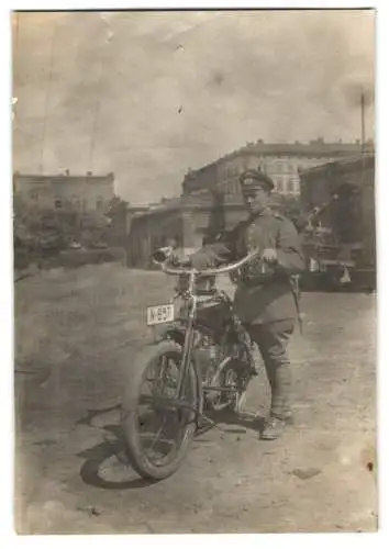 Fotografie Uffz. in Uniform mit seinem Wanderer Dienstmotorrad, Kennzeichen N-857