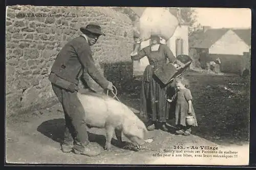 AK Familie mit Schwein auf dem Weg zum Händler