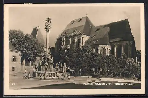 AK Perchtoldsdorf, Kirche und Denkmal, Kirchenplatz