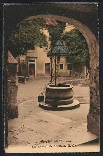 AK Seebenstein /N.-Oe., Schloss, Burghof mit Brunnen