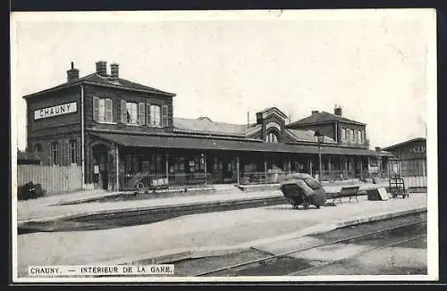 AK Chauny, Sicht auf den Bahnhof, interieur de la gare