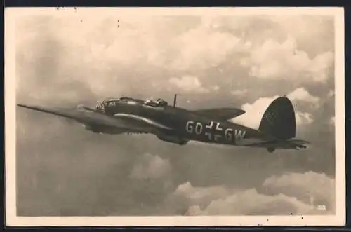 AK Heinkel-Kampfflugzeug He 111 hoch in den Wolken