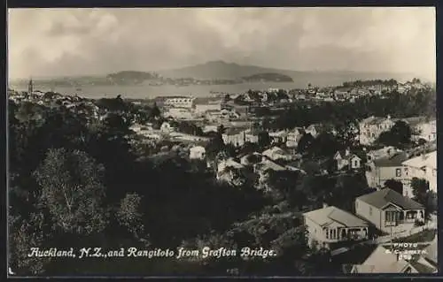 AK Auckland, Rangitoto from Grafton Bridge