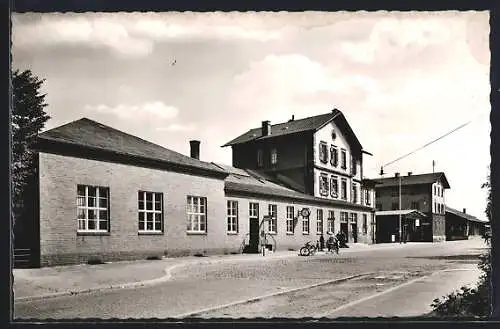 AK Grünstadt / Weinstrasse, Partie am Bahnhof