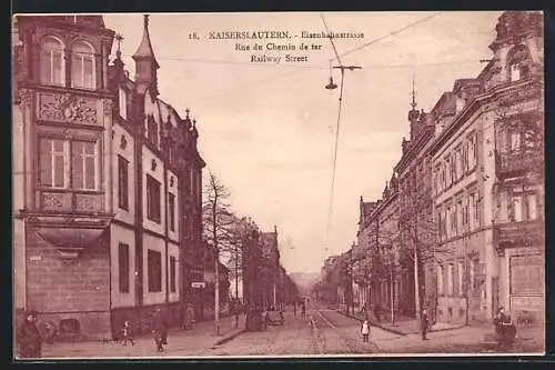 AK Kaiserslautern, Eisenbahnstrasse mit Passanten