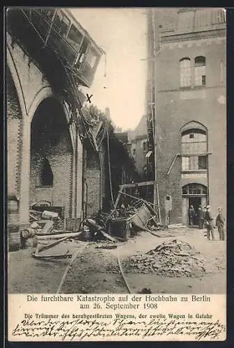 AK Berlin-Kreuzberg, Katastrophe der Hochbahn am 26. September 1908, Trümmer des herabgestürzten Wagens