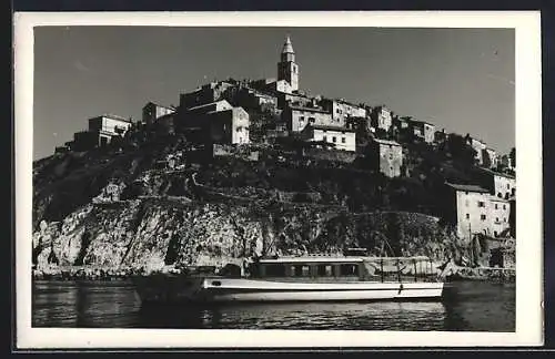 AK Vrbnik, Ortsansicht vom Wasser aus