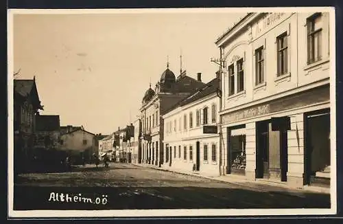 AK Altheim /O. Ö., Strassenpartie mit Geschäften