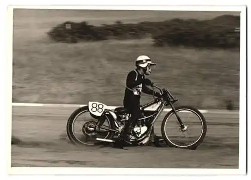 Fotografie Motorsport, Rennmotorrad Startnummer 88 beim Speedway Rennen