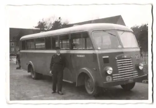 Fotografie Bus Ford, Omnibus Rechtslenker in England