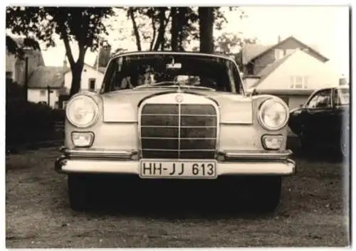 Fotografie Auto Mercedes Benz, Limousine mit Kennzeichen Hamburg