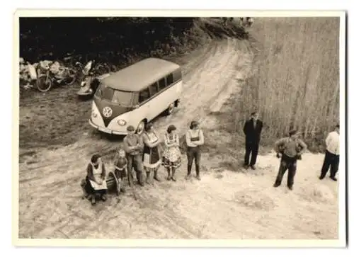 Fotografie Auto Volkswagen VW Bulli T1, Transporter mit Kennzeichen FAL-M692