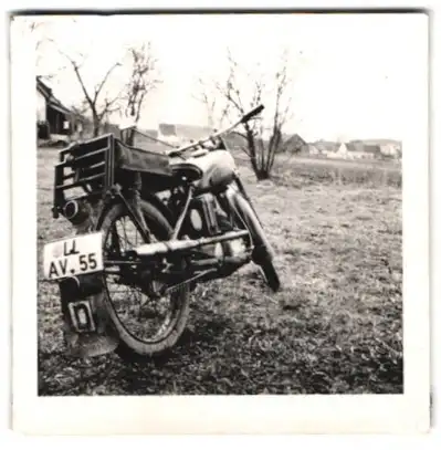 Fotografie Motorrad von hinten gesehen, Kennzeichen: LL AV 55