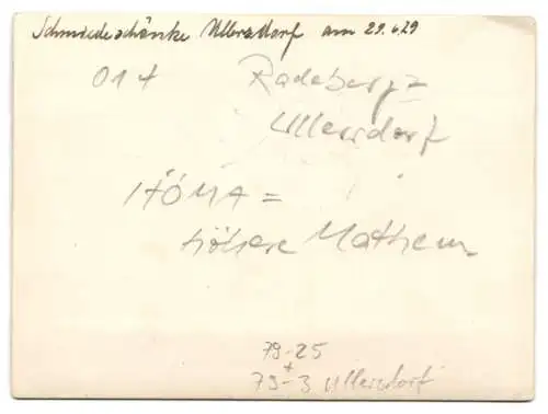 Fotografie Ansicht Ullersdorf b. Radeberg, Studenten der höheren Mathematik in der Schmiedeschänke, 1929