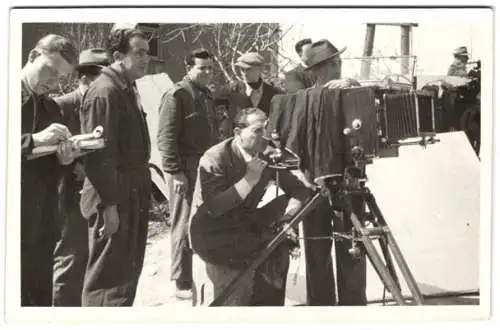 Fotografie Regisseur Augusto Genina an der Kamera beim Dreh zum Film Alkazar, 1940