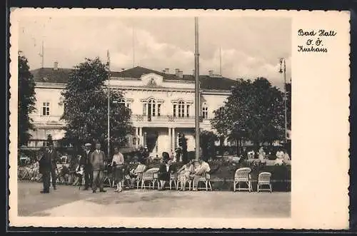 AK Bad Hall /O.-Ö., Kurgäste vor dem Kurhaus