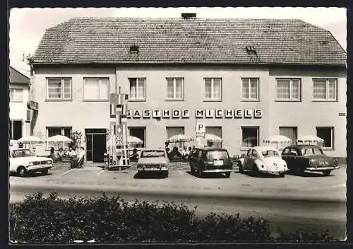 AK Ebreichsdorf /N.-Ö., Weigelsdorf, Hotel Restaurant Michels mit parkenden Autos, VW Käfer