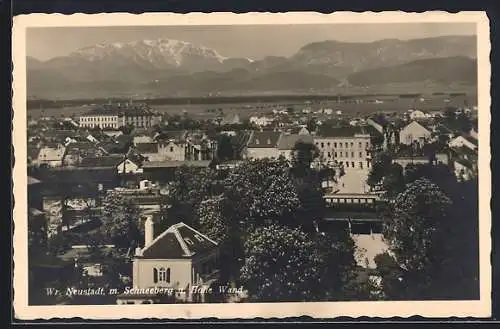 AK Wr. Neustadt, Ortsansicht mit Schneeberg und Hohe Wand