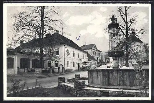 AK Ysper im Waldviertel, Ortsansicht mit Brunnen und Kirchturm