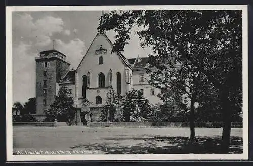 AK Wiener Neustadt, Kriegsschule, Aussenansicht von der Strasse aus gesehen